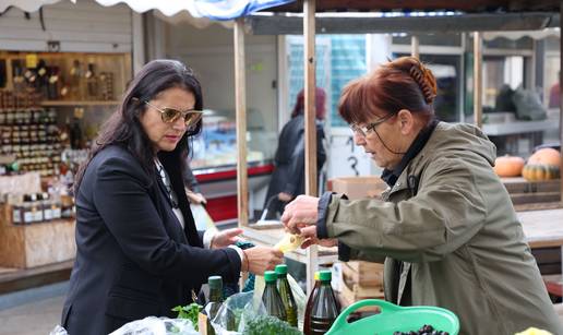 FOTO Pogledajte bogatu ponudu &scaron;ibenske tr&zcaron;nice i ribarnice: Sve je po tri eura, a lignje su 20