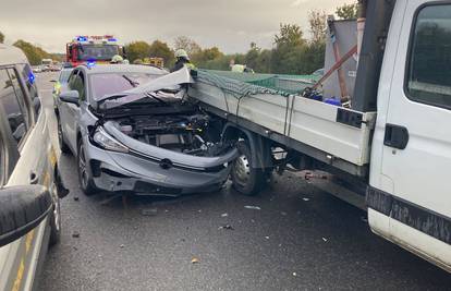 FOTO Krš i lom na  autocesti u Njemačkoj: Sudarilo se čak 85 vozila, ozlijeđeno je 36 ljudi