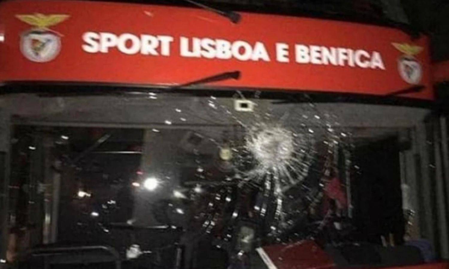 Napadnut bus Benfice: Gađali ih kamenjem, ozlijedili dva igrača