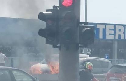 Požar kraj Splita: Zapalio se još jedan automobil u vožnji