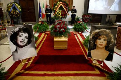 Body of actress Gina Lollobrigida lies in state, in Rome