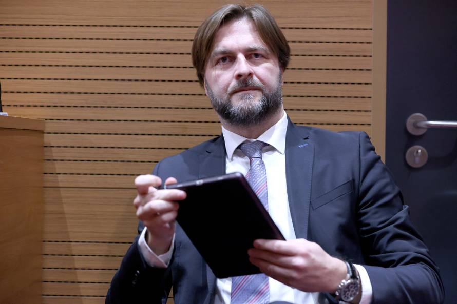 Zagreb: Novi ministar financija Tomislav Ćorić u sabornici čeka glasovanje