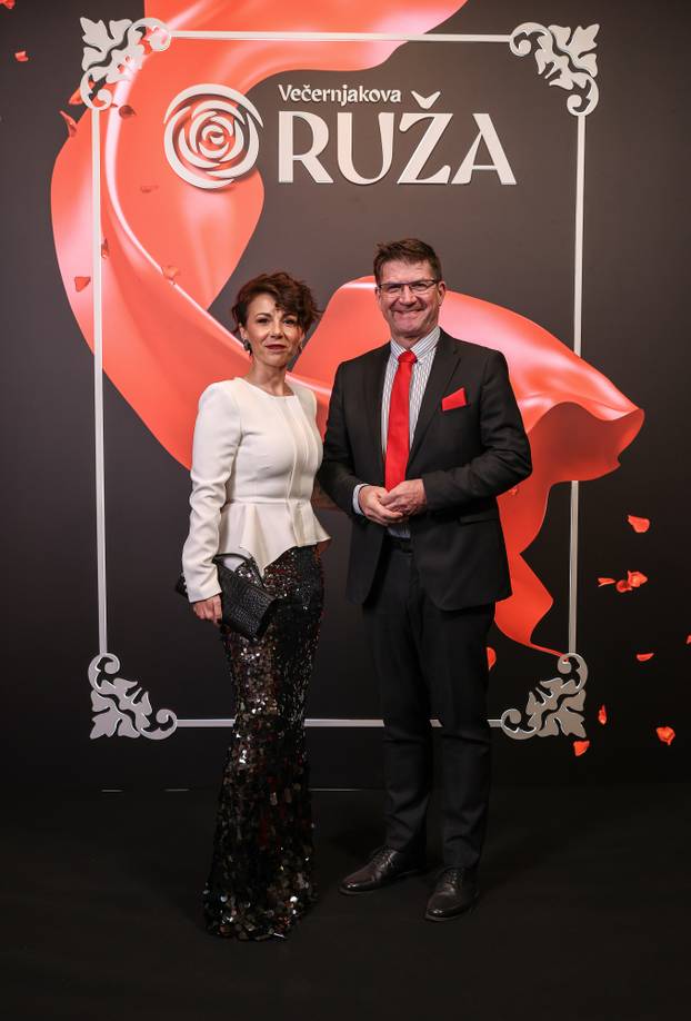 Zagreb: Uzvanici na dodjelu medijske nagrade "Večernjakova ruža" u Hrvatskom narodnom kazalištu