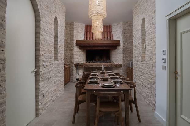 FOTO Ova kuća za odmor blizu Zadra nema niti jedan 'ravni' zid, a noćenje stoji 1100 eura