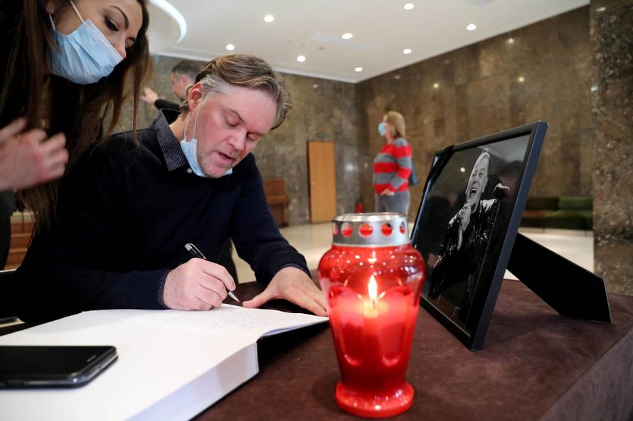 Komemoracija za Akija: Budimo ponosni što smo živjeli kad i on. Osjetili smo tu energiju s bine