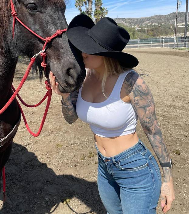 FOTO Bivša ovisnica trijezna je 10 godina: 'Danas sam Viking Barbie i prava sam bomba!'