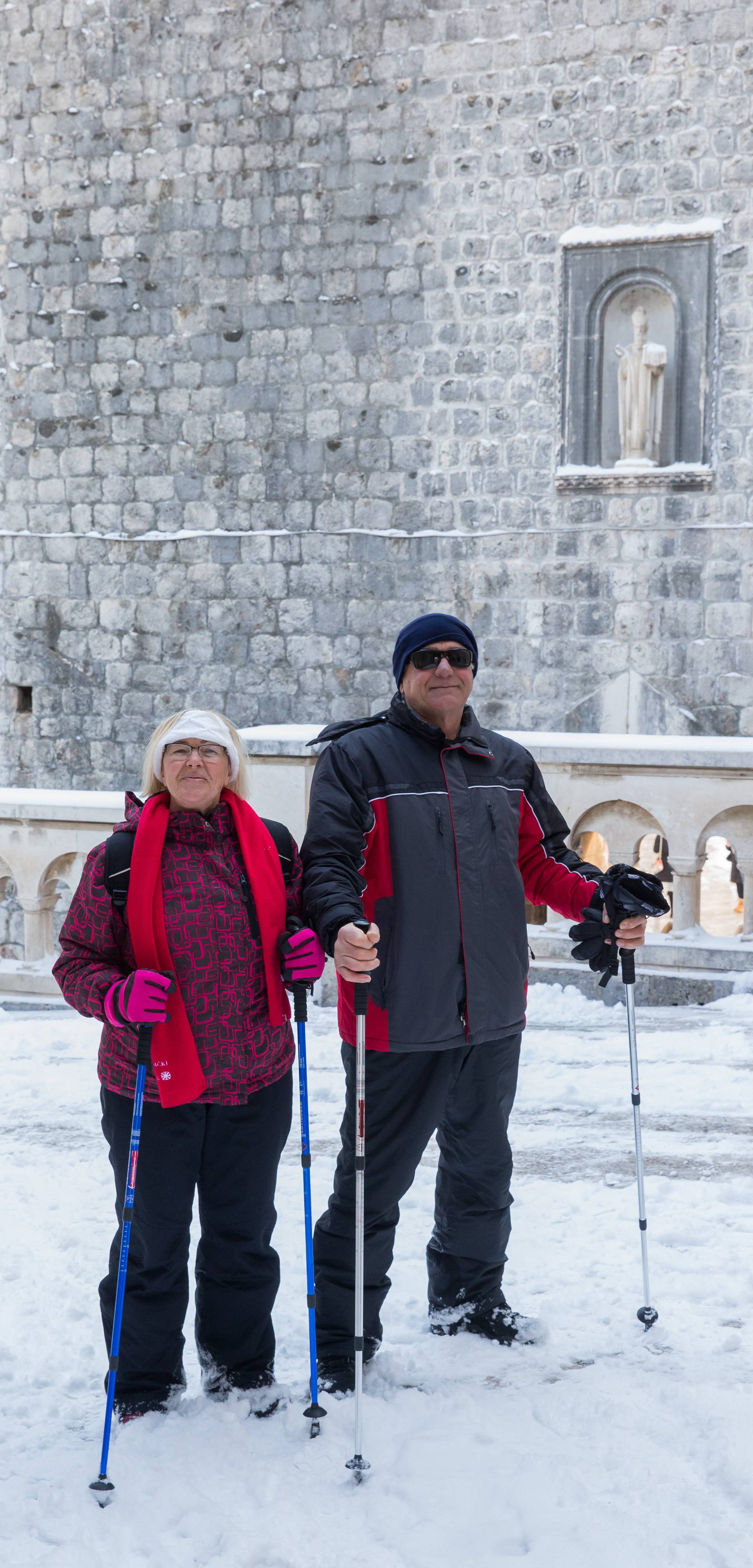 U Dubrovniku se skijaju i rade snjegoviće, a Brač je dobio iglu