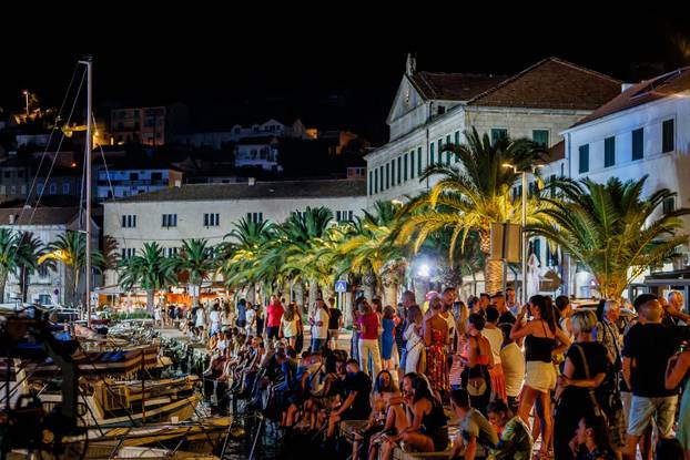 Vela Luka:  Mnoštvo posjetitelja okupilo se na Generalnoj probi ususret manifestaciji “Trag u Beskraju”