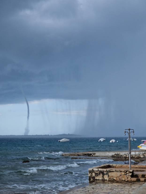Jučer oluja, pijavice, uništeni auti: Ide nova ciklona iz Italije! Upalili žuti alarm za nevrijeme