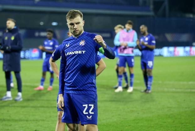 Igrači Dinama pozdravili navijače nakon utakmice protiv Celtica u Ligi prvaka