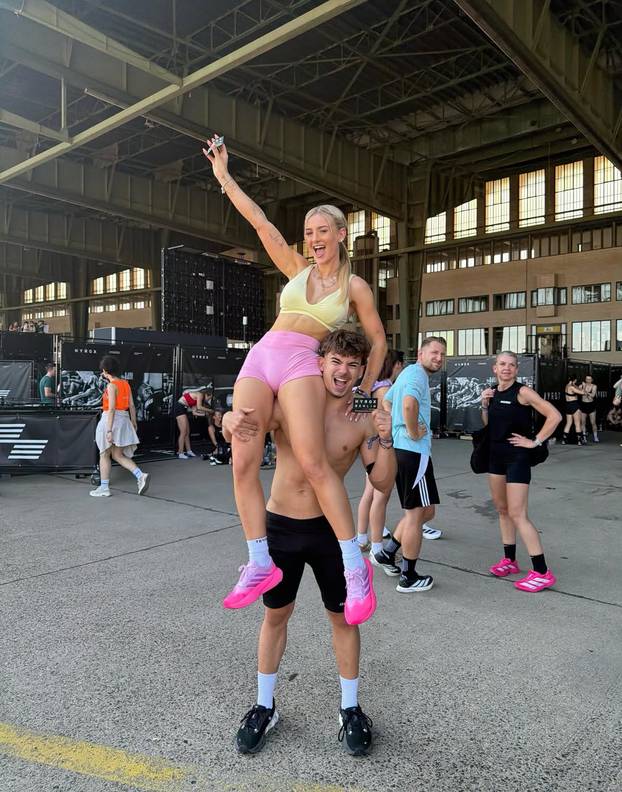 FOTO Fitness trenerica: Zbog odjeće su mi zabranili ulaz u avion, rekli su mi da sam gola