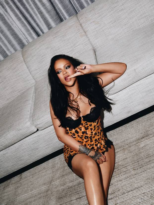 FOTO Rihanna u seksi negližeu pokazala svoju 'divlju' stranu