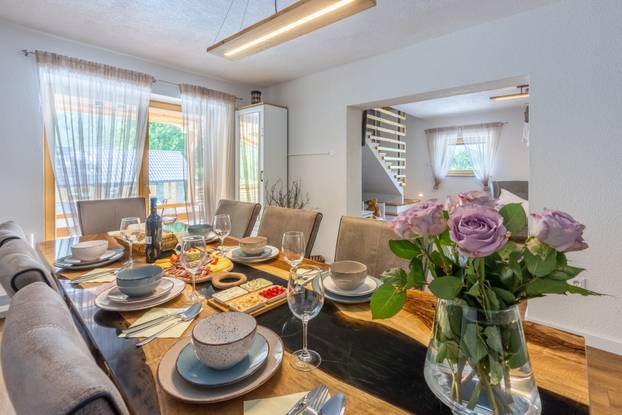 FOTO Kuću za odmor Mali Medo kod rodnog sela Nikole Tesle u Lici okružuje pravi prirodni raj