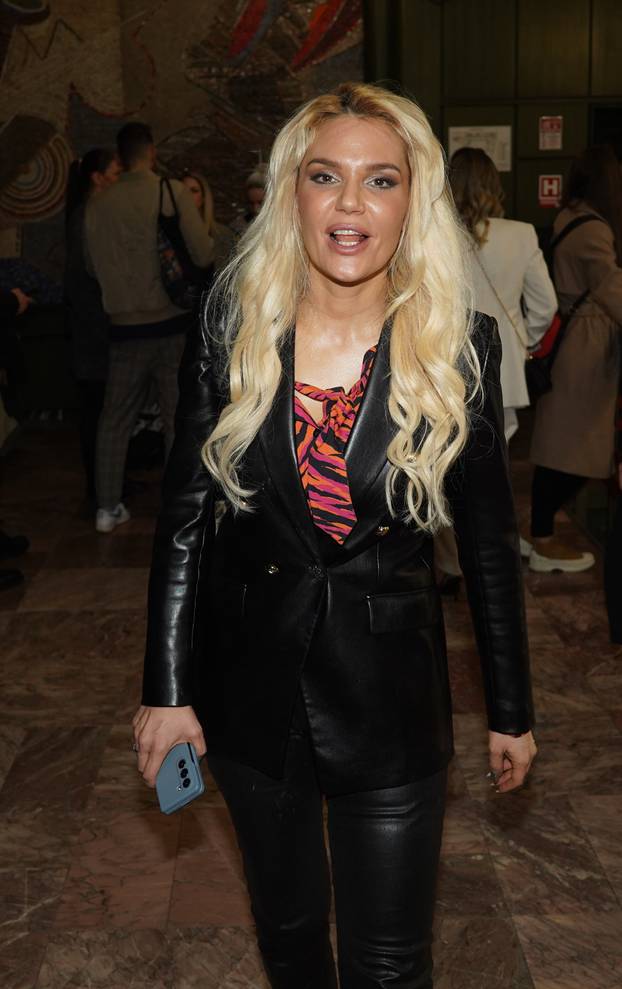 Beograd: Dobro raspoloženi natjecatelji festivala "Pesma za Evroviziju '24"napuštaju studio RTS-a