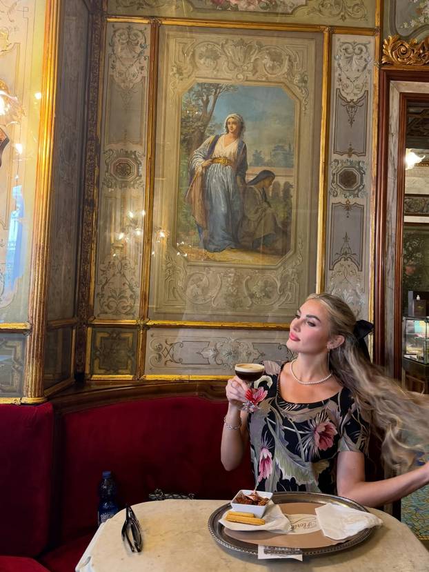 FOTO Možda ste ju sreli... Bujna influencerica posjetila Jadran: 'Ja sam u Hrvatskoj, a vi niste'