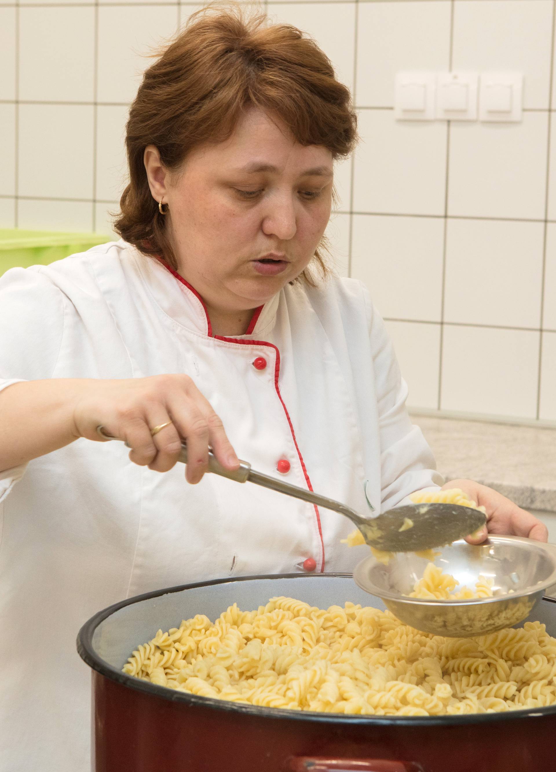 'Djeci u školi treba ručak, dajte nam da zaposlimo kuharice...’