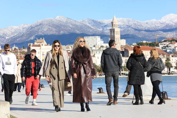 Zubato sunce u Splitu izmamilo je brojne šetače