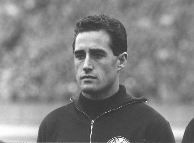 Goalkeeping legend Hans TILKOWSKI died at the age of 84.