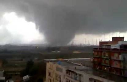 Tornado u Italiji: Nestao je radnik, ozlijeđeno šest učenika