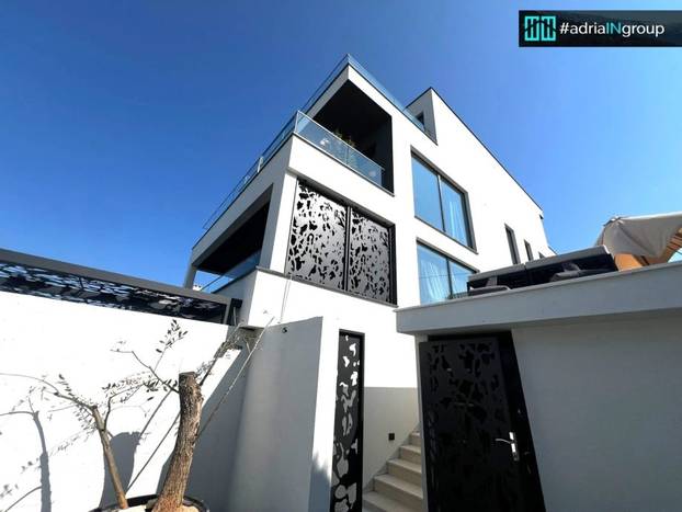 FOTO 'Holivudska' vila na Čiovu ima sve da se osjećate poput zvijezde, a toliko i košta