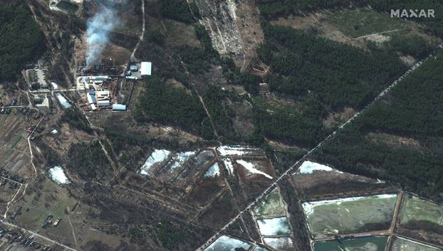 A satellite image shows building fires and a convoy along P202 highway, near Invankiv