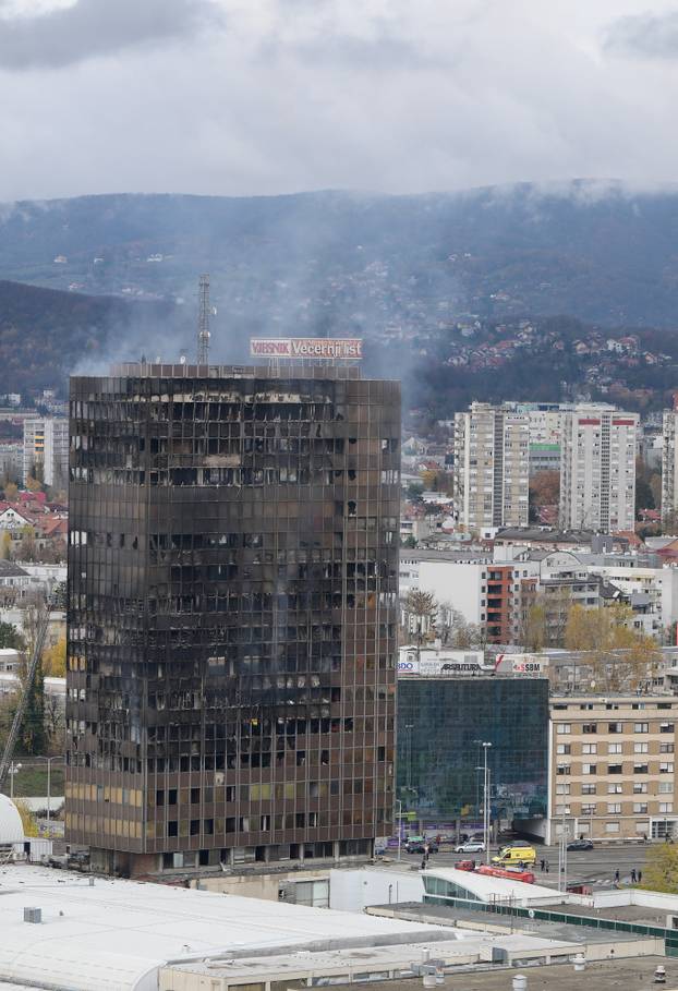 Zagreb: Pogled na izgoreni Vjesnikov neboder 
