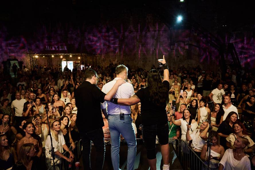 FOTO Lexington band hitovima i emocijom oduševio je publiku u punoj kuli Kamerlengo...