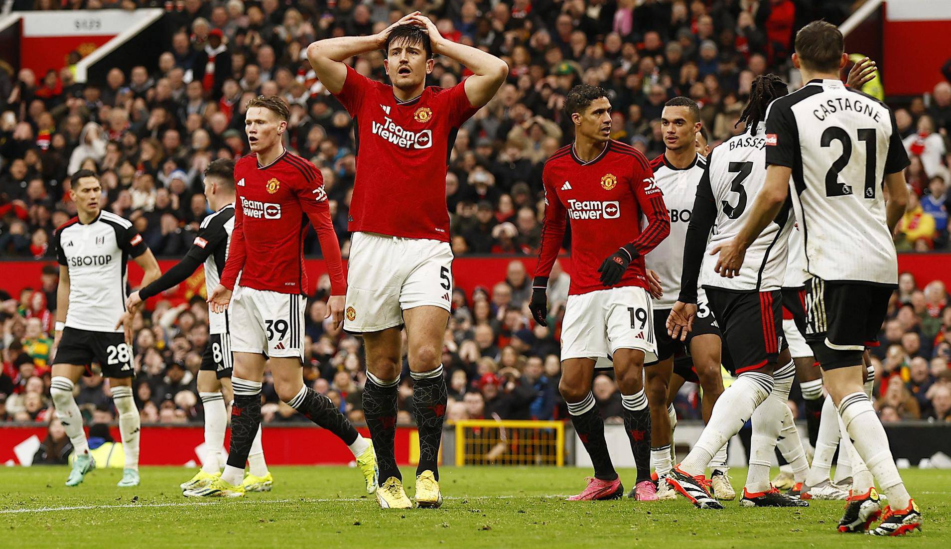 Premier League - Manchester United v Fulham