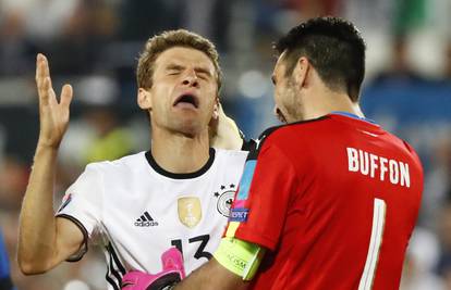 Stalno plačeš, ovako izgledaš: Müller se narugao Chielliniju