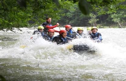 Ljepota divljine: Nezaboravna rafting avantura kroz brzace gorskog toka rijeke Kupe