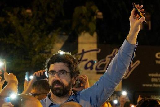 Naj&zcaron;e&scaron;&cacute;i Vu&ccaron;i&cacute;ev kriti&ccaron;ar za Express: 'Ne vjerujem da &cacute;e on mirno predati vlast'