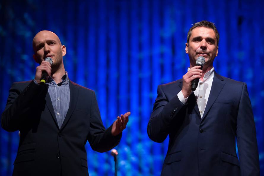 Publika nije prestajala pljeskati klapama Iskon, Šufit i Cambi