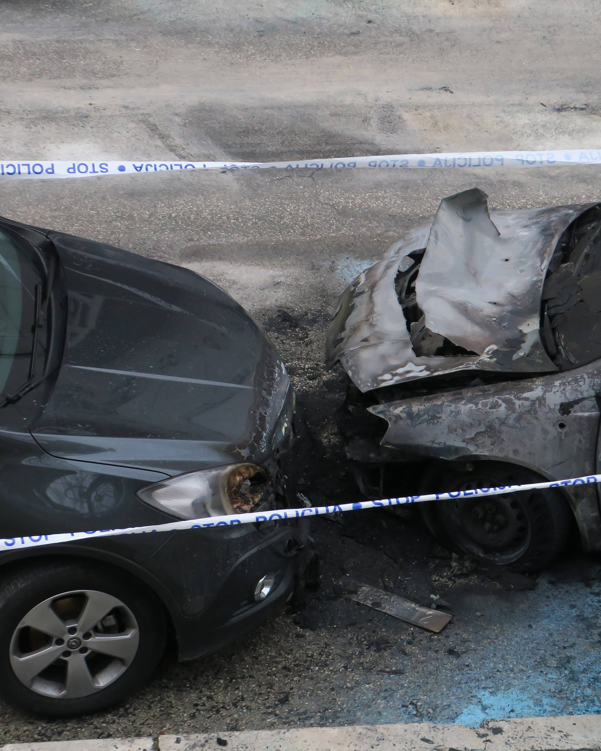 U Splitu u noći izgorjela dva auta, gasilo ih 8 vatrogasaca