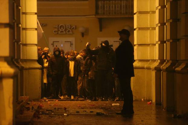 Nekoliko tisuća ljudi na prosvjedu u Novom Sadu