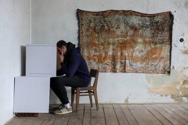 Škola u Željeznom Žumberačkom odavno se ne koristi, ali danas je otvorena zbog izbora