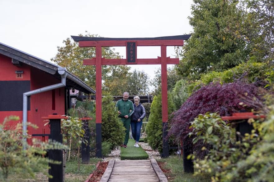 Vrt obitelji Brki&cacute; ure&dstrok;en u japanskom stilu