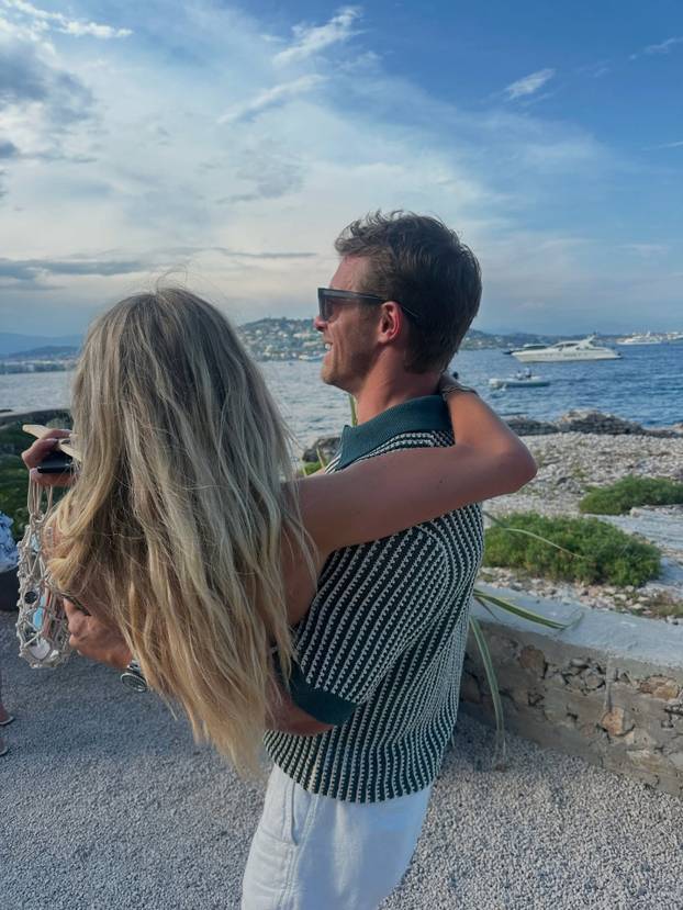 FOTO Prevario ju je NFL-ovac pa završio sa slavnom tiktokericom