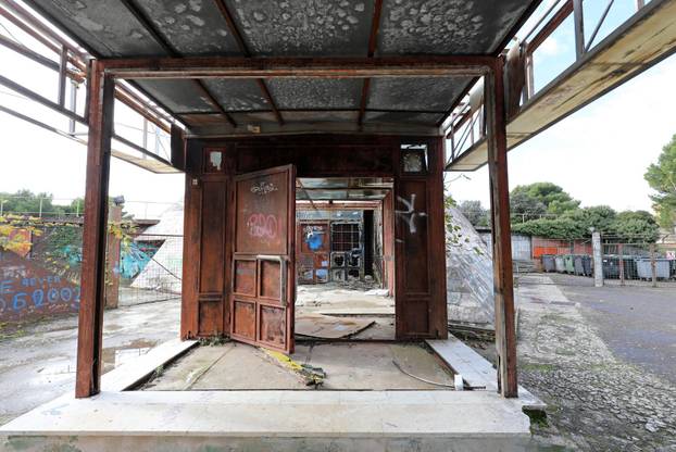 Pula: Propadanje pulske ljepotice Piramide