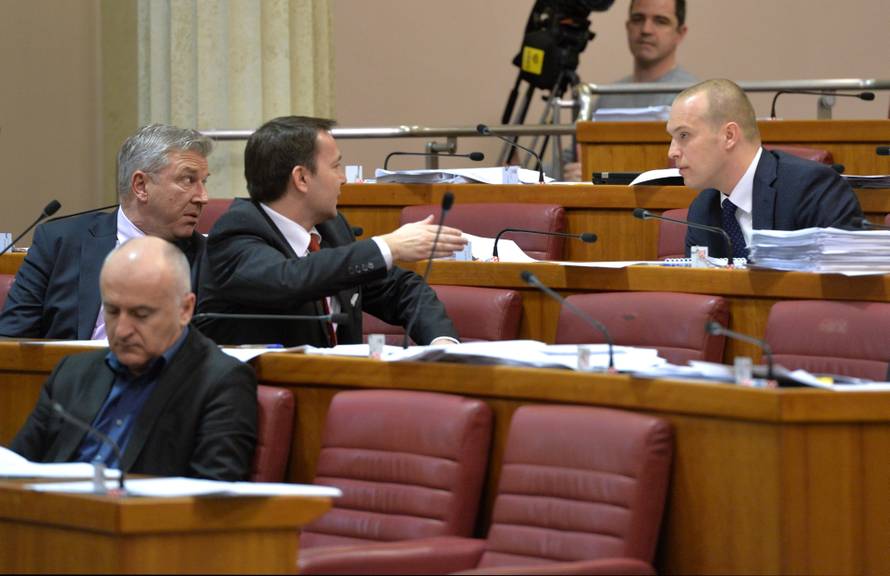 Tomislav Saucha se vratio u Sabor: "A od čega da živim?"