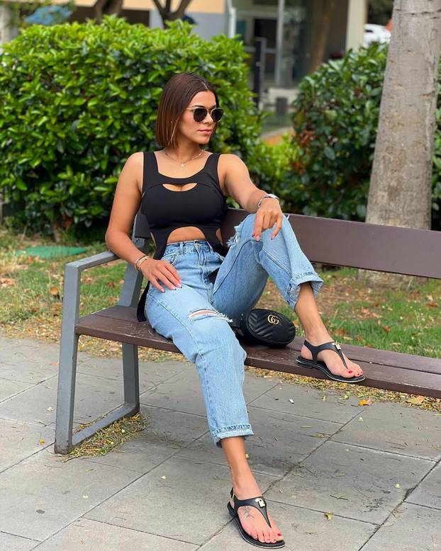 FOTO Zaljubljena je u sebe: 'Dečko mi ne treba, dovoljno mi je pogledati se u ogledalo'