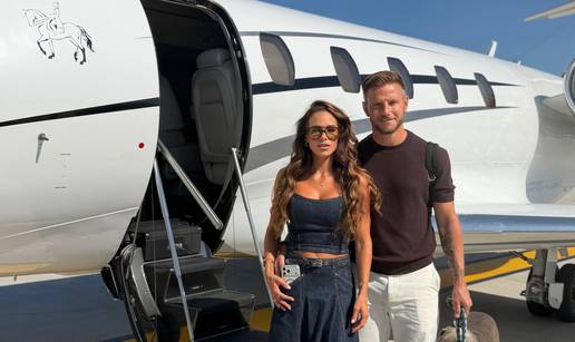 FOTO Rakiti&cacute; i obitelj sletjeli u Sevillu! 'Vra&cacute;at &cacute;emo se u Split'