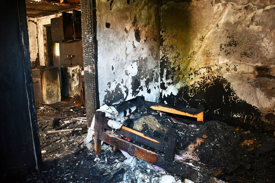 Tragedija u Sl. Brodu: U požaru kuće poginula jedva pokretna starica, sumnja se na opušak
