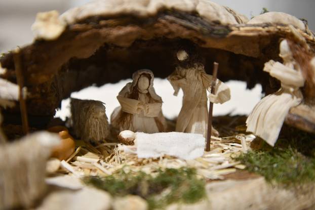 Dugo Selo: Izložba Božićnih jaslica