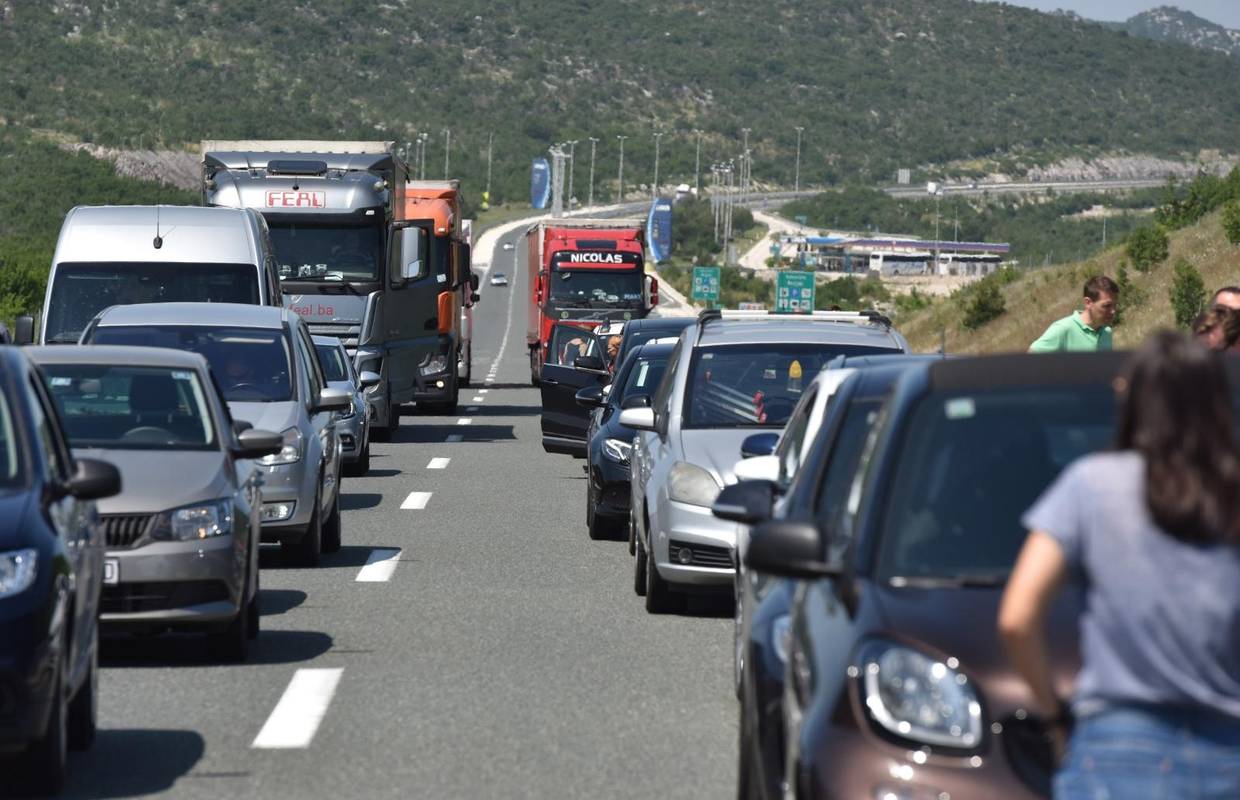 Oprez: Prometna nesreća na A1 između Gornje Ploče i Sv. Roka