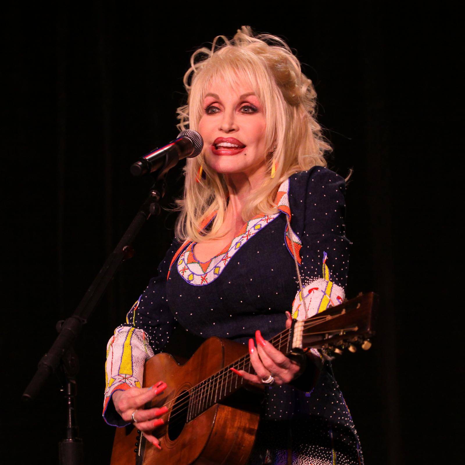 Dolly Parton Performance - Tennesseee