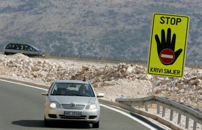 Na autocesti pokraj Splita stavili znak za krivi smjer