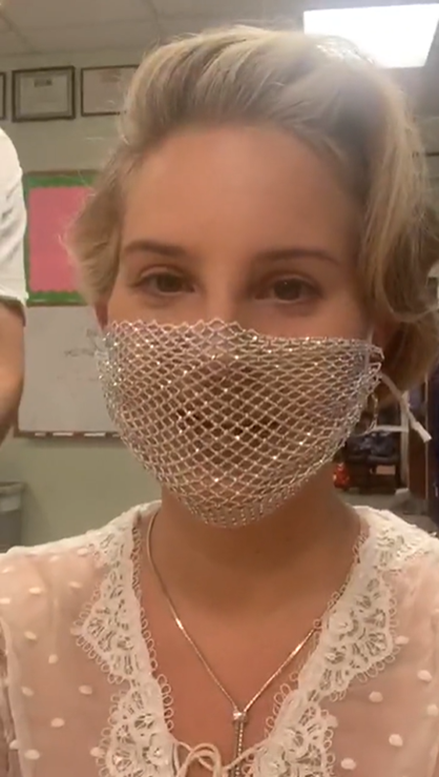 Pjevačicu 'napali' zbog maske: 'Neodgovorno, nabavi si pravu'