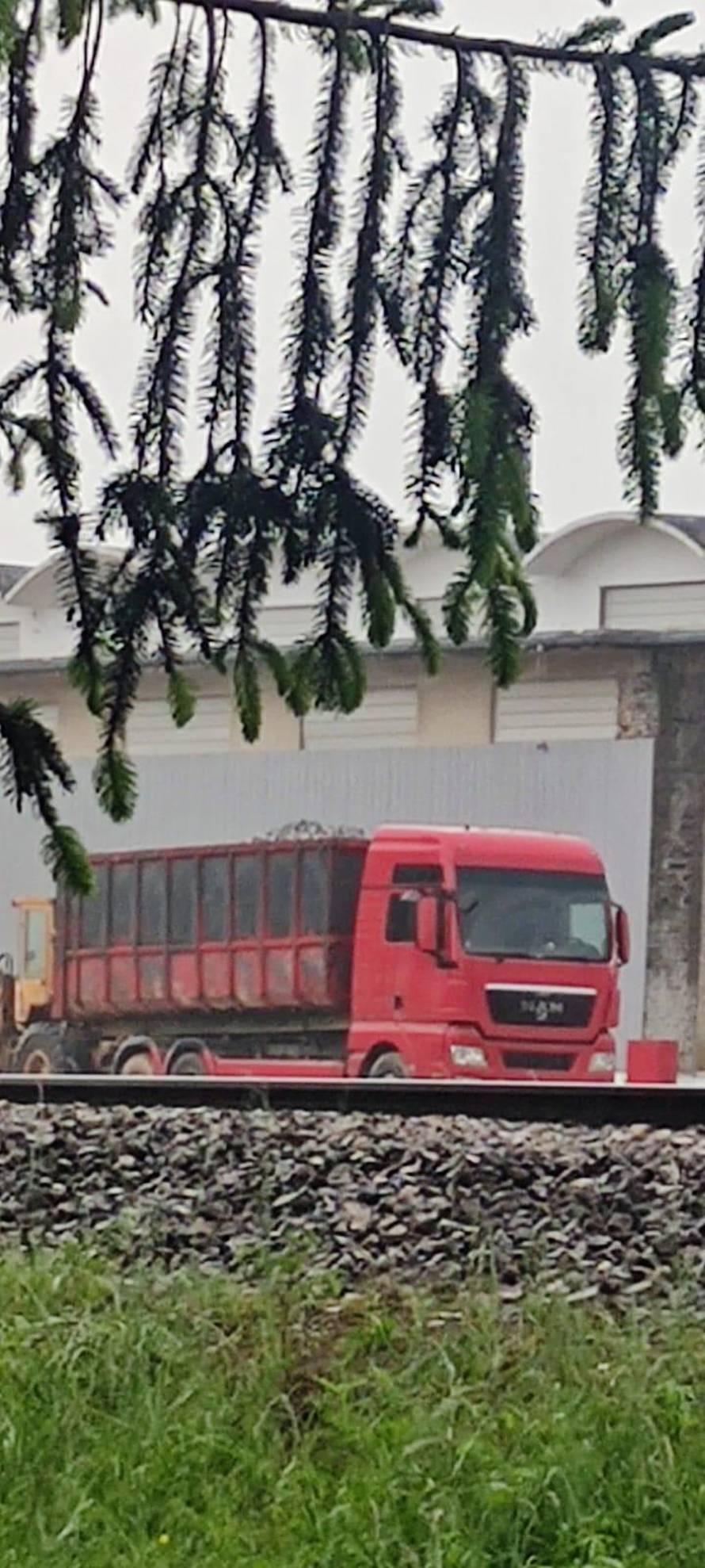 EKSKLUZIVNE SNIMKE: Opasni i plastični otpad bacali su i na gradsko odlagalište u Gospiću!