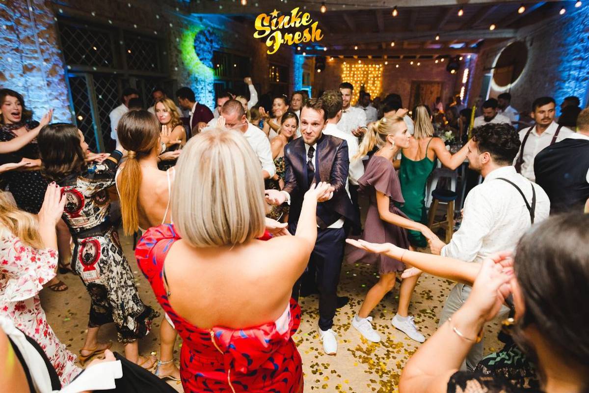 DJ za vjenčanja Sinke Fresh odabrao top 10 najromantičnijih pjesama za prvi ples!