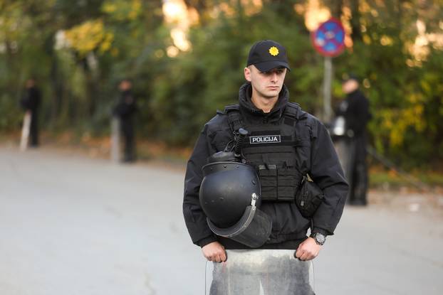 Sarajevo: Velik broj policije kod dvorane Zetra gdje će biti odigrana utakmica Eurolige između Dubaija i izraelskog Hapoela